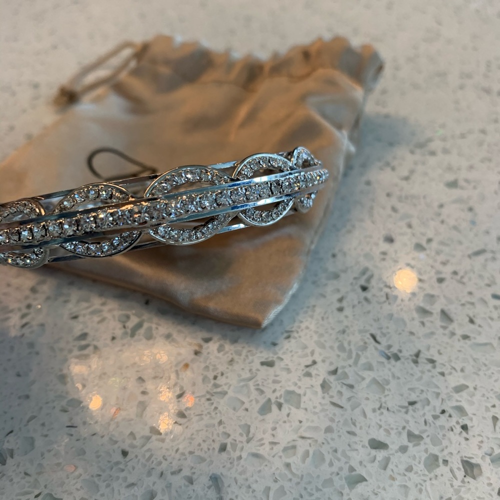 Cache Silver Bangle - Picture 2 of 6